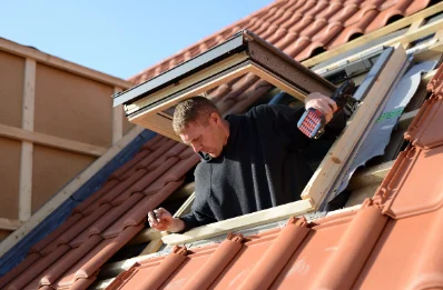 Pose de fenêtres de toit Velux à Courvaudon